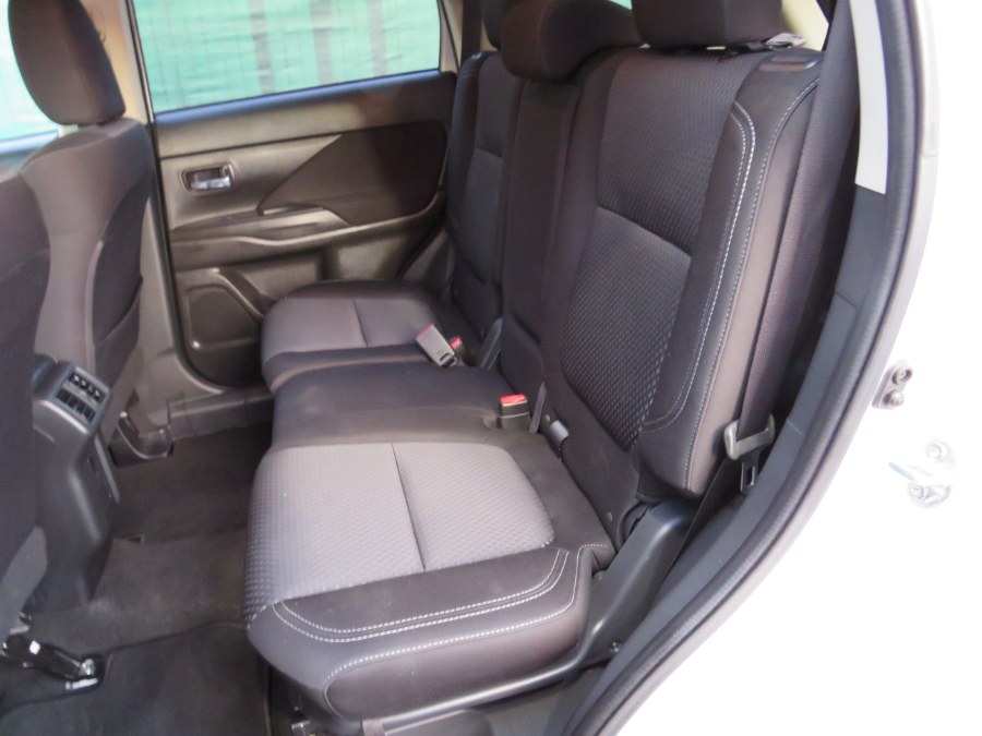 Used Mitsubishi Outlander ES AWD 2019 | Road Masters II INC. Middle Village, New York Used Mitsubishi Outlander ES AWD 2019 | Road Masters II INC. Middle Village, New York