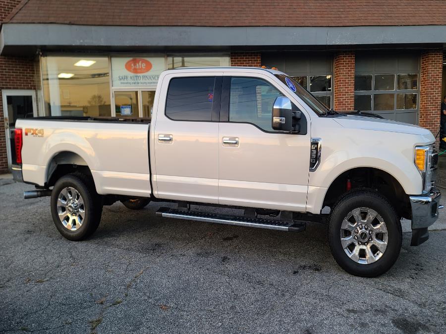 Used Ford Super Duty F-350 SRW Lariat 4WD Crew Cab 8'' Box 2017 | Safe Used Auto Sales LLC. Danbury, Connecticut