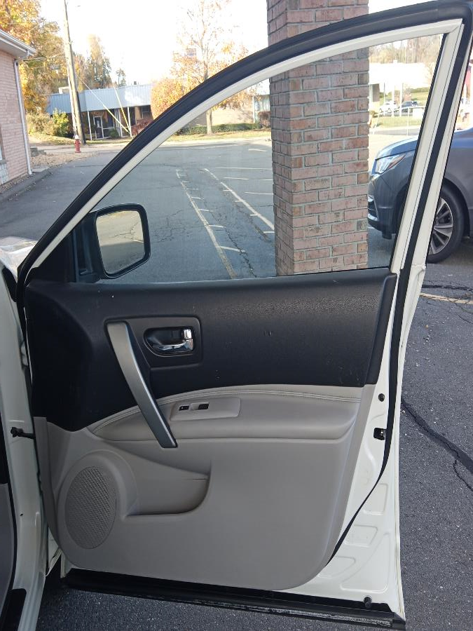 2009 Nissan Rogue AWD 4dr SL, available for sale in New Britain, Connecticut | Supreme Automotive. New Britain, Connecticut 2009 Nissan Rogue AWD 4dr SL, available for sale in New Britain, Connecticut | Supreme Automotive. New Britain, Connecticut