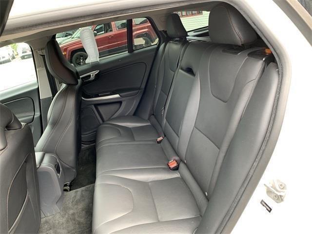 2016 Volvo V60 Cross Country T5, available for sale in Stratford, Connecticut | Wiz Leasing Inc. Stratford, Connecticut 2016 Volvo V60 Cross Country T5, available for sale in Stratford, Connecticut | Wiz Leasing Inc. Stratford, Connecticut