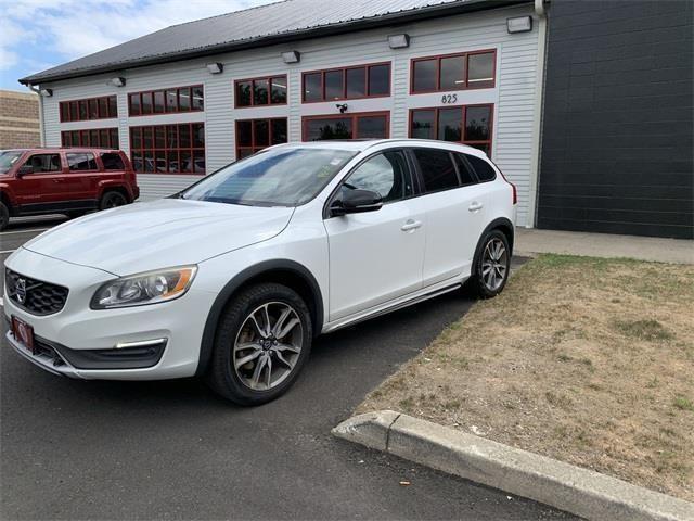 2016 Volvo V60 Cross Country T5, available for sale in Stratford, Connecticut | Wiz Leasing Inc. Stratford, Connecticut 2016 Volvo V60 Cross Country T5, available for sale in Stratford, Connecticut | Wiz Leasing Inc. Stratford, Connecticut