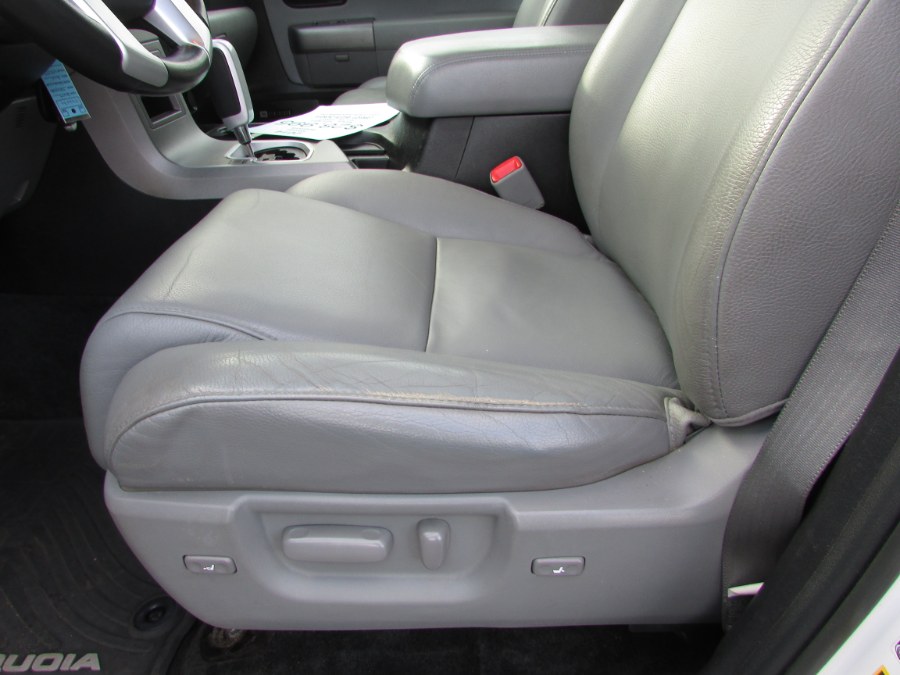 Used Toyota Sequoia 4WD 5.7L Limited (Natl) 2014 | United Auto Sales of E Windsor, Inc. East Windsor, Connecticut Used Toyota Sequoia 4WD 5.7L Limited (Natl) 2014 | United Auto Sales of E Windsor, Inc. East Windsor, Connecticut