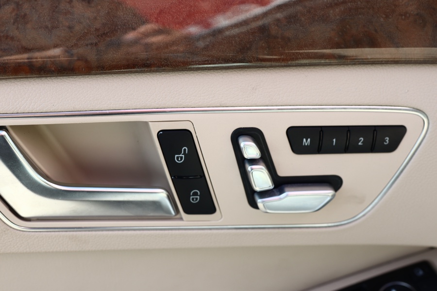 2014 Mercedes-Benz E-Class 4dr Sdn E 350 Luxury 4MATIC, available for sale in Jamaica, New York | Hillside Auto Mall Inc.. Jamaica, New York 2014 Mercedes-Benz E-Class 4dr Sdn E 350 Luxury 4MATIC, available for sale in Jamaica, New York | Hillside Auto Mall Inc.. Jamaica, New York