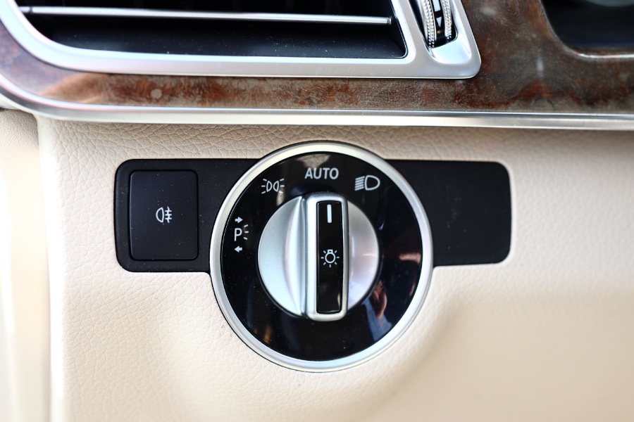 2014 Mercedes-Benz E-Class 4dr Sdn E 350 Luxury 4MATIC, available for sale in Jamaica, New York | Hillside Auto Mall Inc.. Jamaica, New York 2014 Mercedes-Benz E-Class 4dr Sdn E 350 Luxury 4MATIC, available for sale in Jamaica, New York | Hillside Auto Mall Inc.. Jamaica, New York