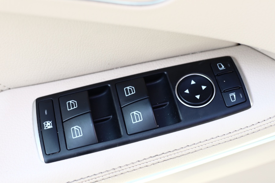2014 Mercedes-Benz E-Class 4dr Sdn E 350 Luxury 4MATIC, available for sale in Jamaica, New York | Hillside Auto Mall Inc.. Jamaica, New York 2014 Mercedes-Benz E-Class 4dr Sdn E 350 Luxury 4MATIC, available for sale in Jamaica, New York | Hillside Auto Mall Inc.. Jamaica, New York