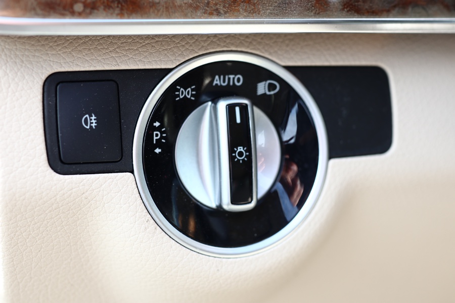 2014 Mercedes-Benz E-Class 4dr Sdn E 350 Luxury 4MATIC, available for sale in Jamaica, New York | Hillside Auto Mall Inc.. Jamaica, New York 2014 Mercedes-Benz E-Class 4dr Sdn E 350 Luxury 4MATIC, available for sale in Jamaica, New York | Hillside Auto Mall Inc.. Jamaica, New York