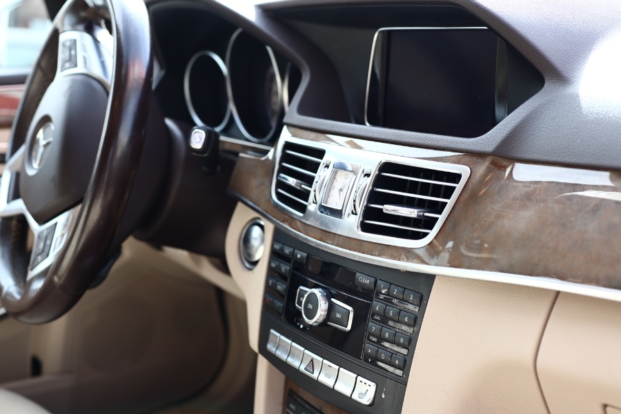 2014 Mercedes-Benz E-Class 4dr Sdn E 350 Luxury 4MATIC, available for sale in Jamaica, New York | Hillside Auto Mall Inc.. Jamaica, New York 2014 Mercedes-Benz E-Class 4dr Sdn E 350 Luxury 4MATIC, available for sale in Jamaica, New York | Hillside Auto Mall Inc.. Jamaica, New York