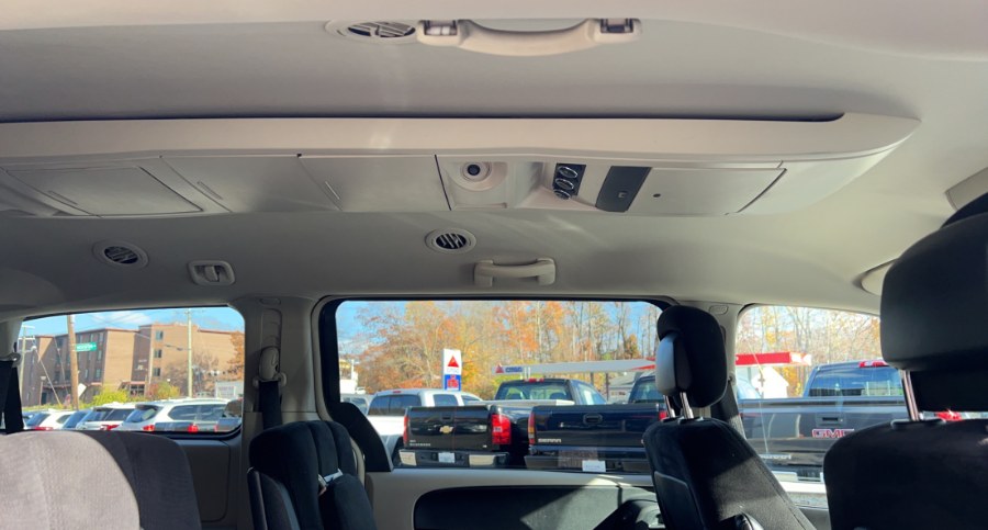 2011 Chrysler Town & Country 4dr Wgn Touring, available for sale in Waterbury, Connecticut | West End Automotive Center. Waterbury, Connecticut 2011 Chrysler Town & Country 4dr Wgn Touring, available for sale in Waterbury, Connecticut | West End Automotive Center. Waterbury, Connecticut