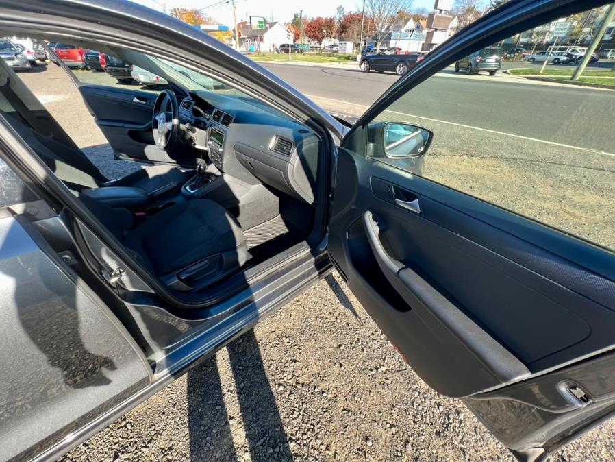 2013 Volkswagen Jetta Sedan 4dr Auto S, available for sale in Wallingford, Connecticut | Wallingford Auto Center LLC. Wallingford, Connecticut 2013 Volkswagen Jetta Sedan 4dr Auto S, available for sale in Wallingford, Connecticut | Wallingford Auto Center LLC. Wallingford, Connecticut