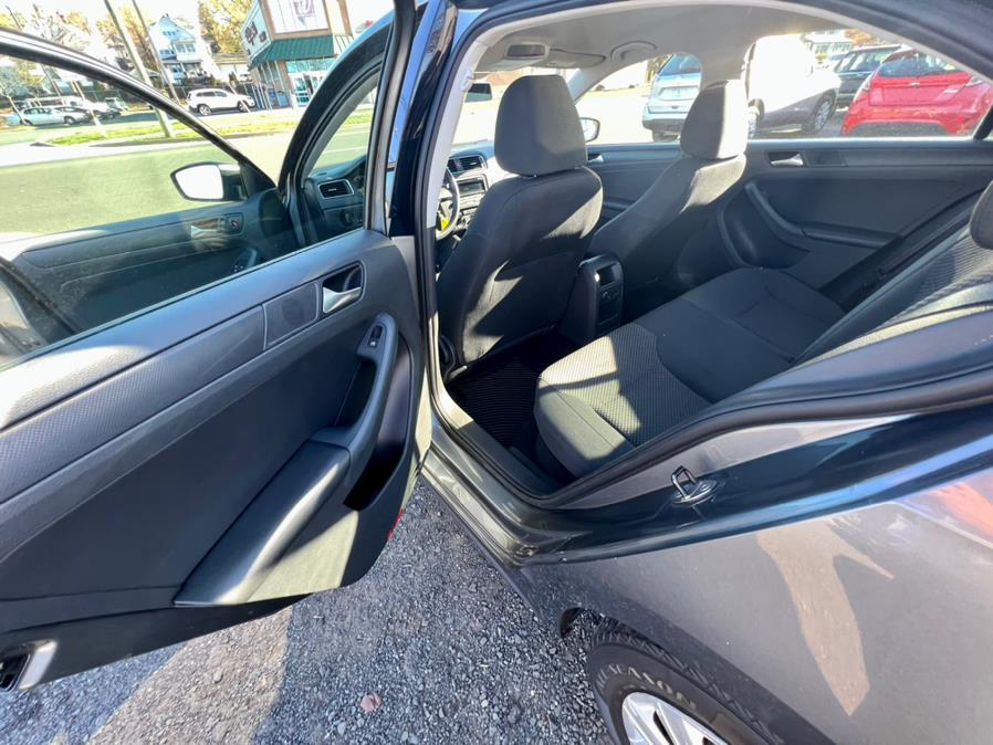 2013 Volkswagen Jetta Sedan 4dr Auto S, available for sale in Wallingford, Connecticut | Wallingford Auto Center LLC. Wallingford, Connecticut 2013 Volkswagen Jetta Sedan 4dr Auto S, available for sale in Wallingford, Connecticut | Wallingford Auto Center LLC. Wallingford, Connecticut
