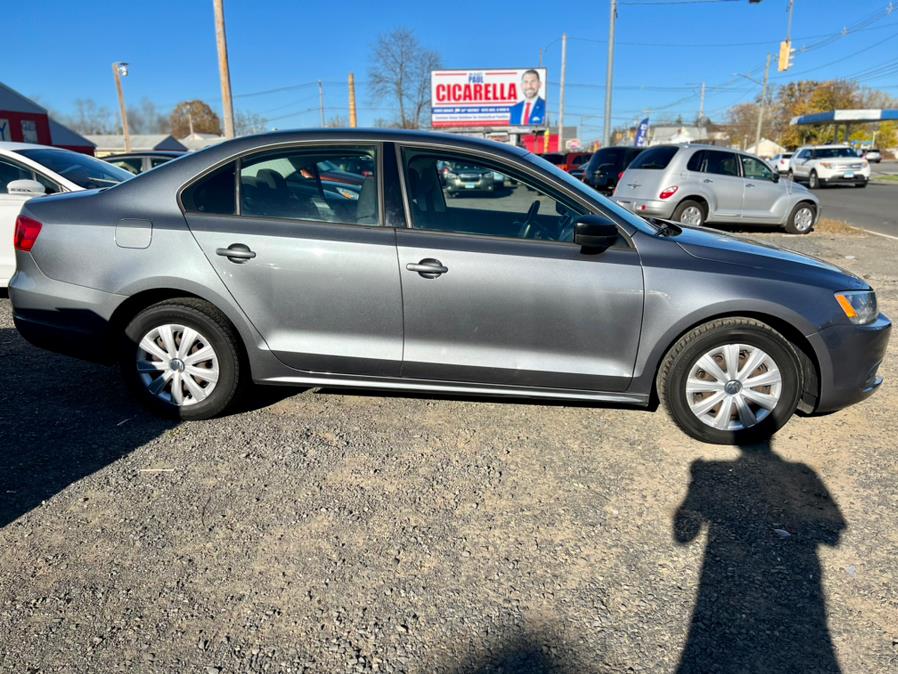 2013 Volkswagen Jetta Sedan 4dr Auto S, available for sale in Wallingford, Connecticut | Wallingford Auto Center LLC. Wallingford, Connecticut 2013 Volkswagen Jetta Sedan 4dr Auto S, available for sale in Wallingford, Connecticut | Wallingford Auto Center LLC. Wallingford, Connecticut