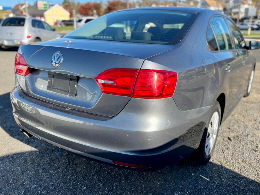 2013 Volkswagen Jetta Sedan 4dr Auto S, available for sale in Wallingford, Connecticut | Wallingford Auto Center LLC. Wallingford, Connecticut 2013 Volkswagen Jetta Sedan 4dr Auto S, available for sale in Wallingford, Connecticut | Wallingford Auto Center LLC. Wallingford, Connecticut