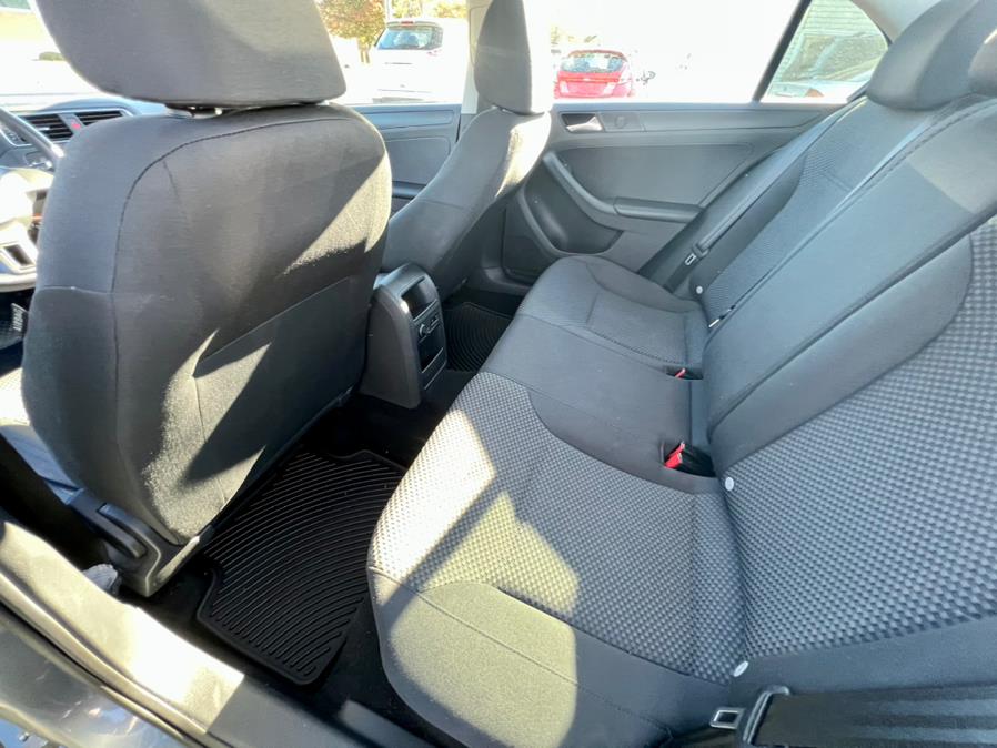 2013 Volkswagen Jetta Sedan 4dr Auto S, available for sale in Wallingford, Connecticut | Wallingford Auto Center LLC. Wallingford, Connecticut 2013 Volkswagen Jetta Sedan 4dr Auto S, available for sale in Wallingford, Connecticut | Wallingford Auto Center LLC. Wallingford, Connecticut