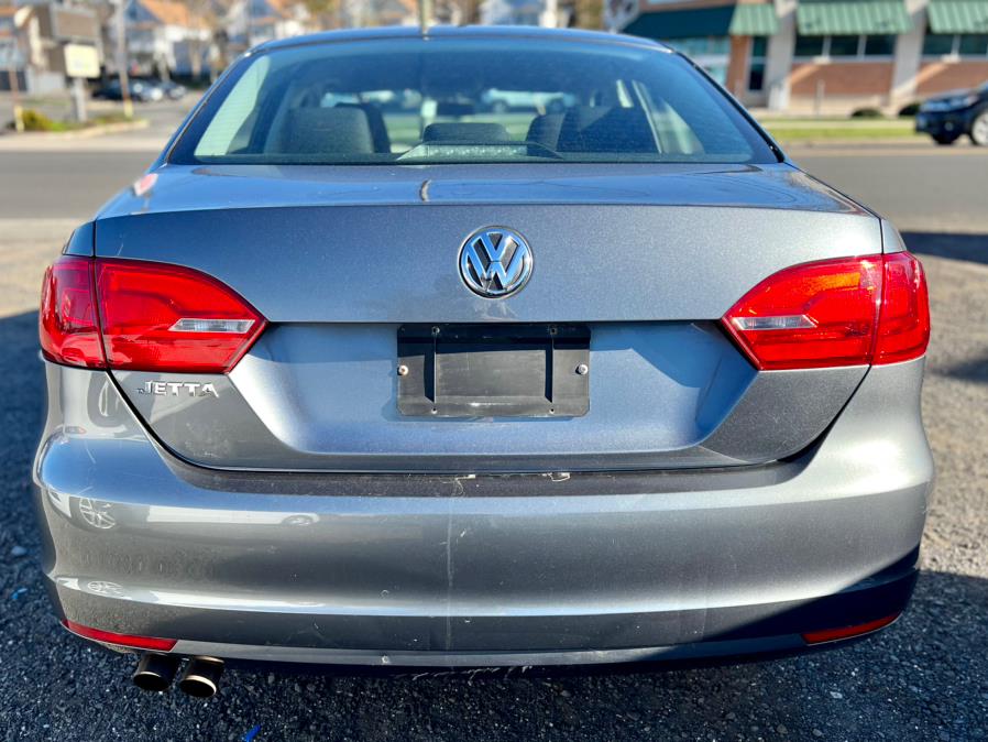 2013 Volkswagen Jetta Sedan 4dr Auto S, available for sale in Wallingford, Connecticut | Wallingford Auto Center LLC. Wallingford, Connecticut 2013 Volkswagen Jetta Sedan 4dr Auto S, available for sale in Wallingford, Connecticut | Wallingford Auto Center LLC. Wallingford, Connecticut