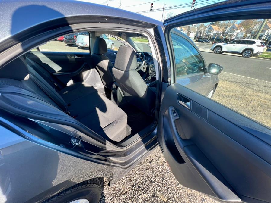 2013 Volkswagen Jetta Sedan 4dr Auto S, available for sale in Wallingford, Connecticut | Wallingford Auto Center LLC. Wallingford, Connecticut 2013 Volkswagen Jetta Sedan 4dr Auto S, available for sale in Wallingford, Connecticut | Wallingford Auto Center LLC. Wallingford, Connecticut