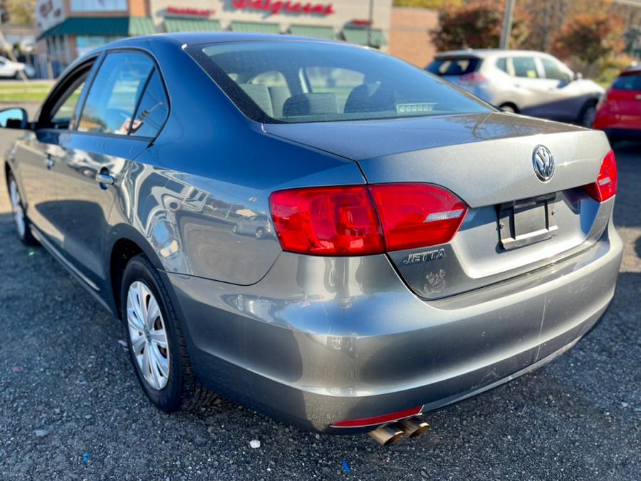 2013 Volkswagen Jetta Sedan 4dr Auto S, available for sale in Wallingford, Connecticut | Wallingford Auto Center LLC. Wallingford, Connecticut 2013 Volkswagen Jetta Sedan 4dr Auto S, available for sale in Wallingford, Connecticut | Wallingford Auto Center LLC. Wallingford, Connecticut