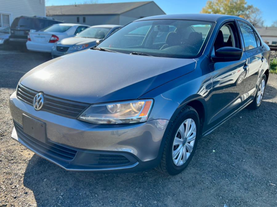2013 Volkswagen Jetta Sedan 4dr Auto S, available for sale in Wallingford, Connecticut | Wallingford Auto Center LLC. Wallingford, Connecticut 2013 Volkswagen Jetta Sedan 4dr Auto S, available for sale in Wallingford, Connecticut | Wallingford Auto Center LLC. Wallingford, Connecticut