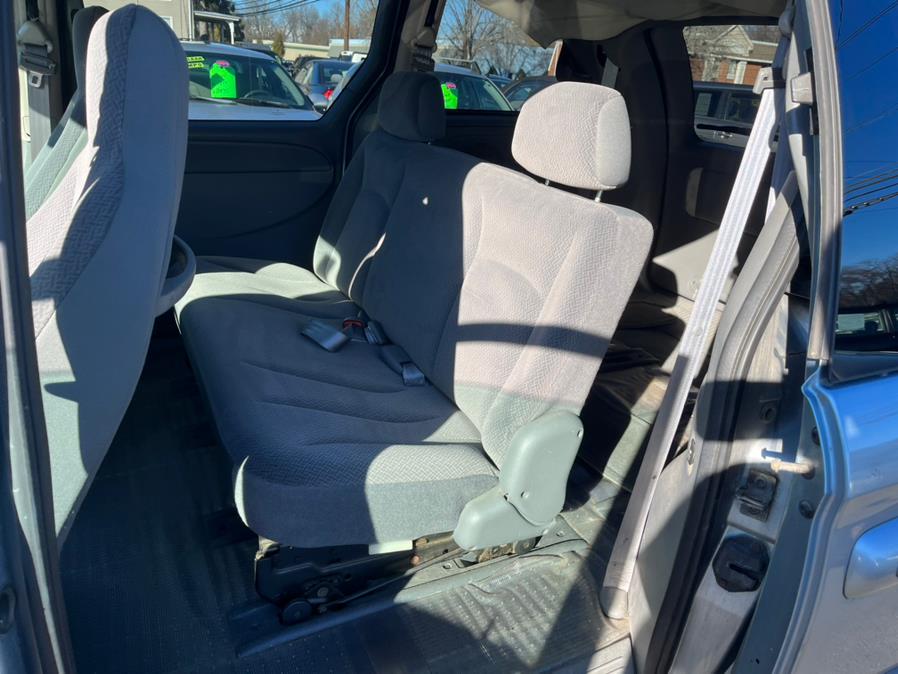 Used Chrysler Town & Country 4dr SWB FWD 2005 | CT Car Co LLC. East Windsor, Connecticut Used Chrysler Town & Country 4dr SWB FWD 2005 | CT Car Co LLC. East Windsor, Connecticut