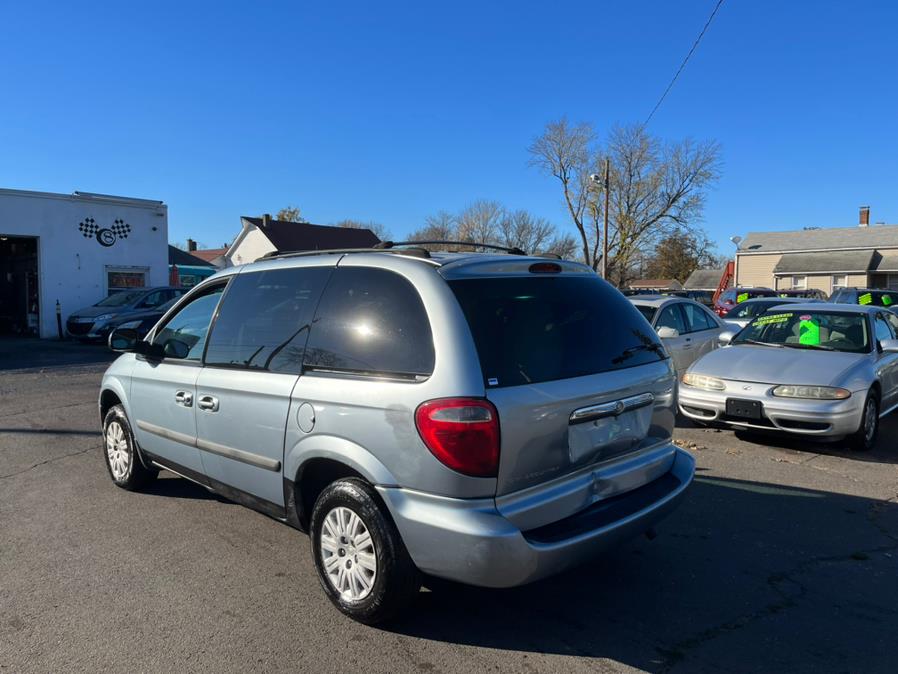 Used Chrysler Town & Country 4dr SWB FWD 2005 | CT Car Co LLC. East Windsor, Connecticut Used Chrysler Town & Country 4dr SWB FWD 2005 | CT Car Co LLC. East Windsor, Connecticut