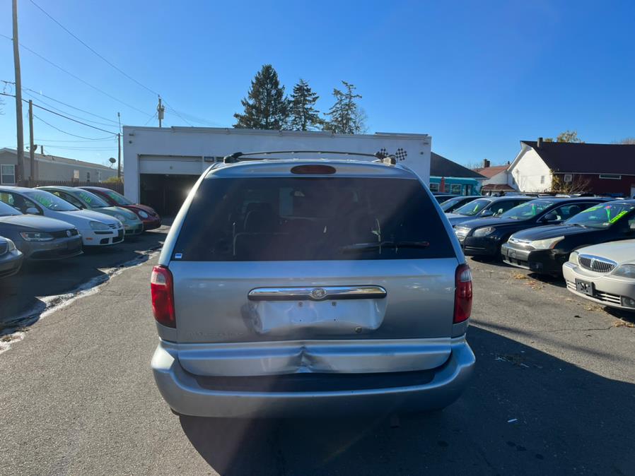 Used Chrysler Town & Country 4dr SWB FWD 2005 | CT Car Co LLC. East Windsor, Connecticut Used Chrysler Town & Country 4dr SWB FWD 2005 | CT Car Co LLC. East Windsor, Connecticut