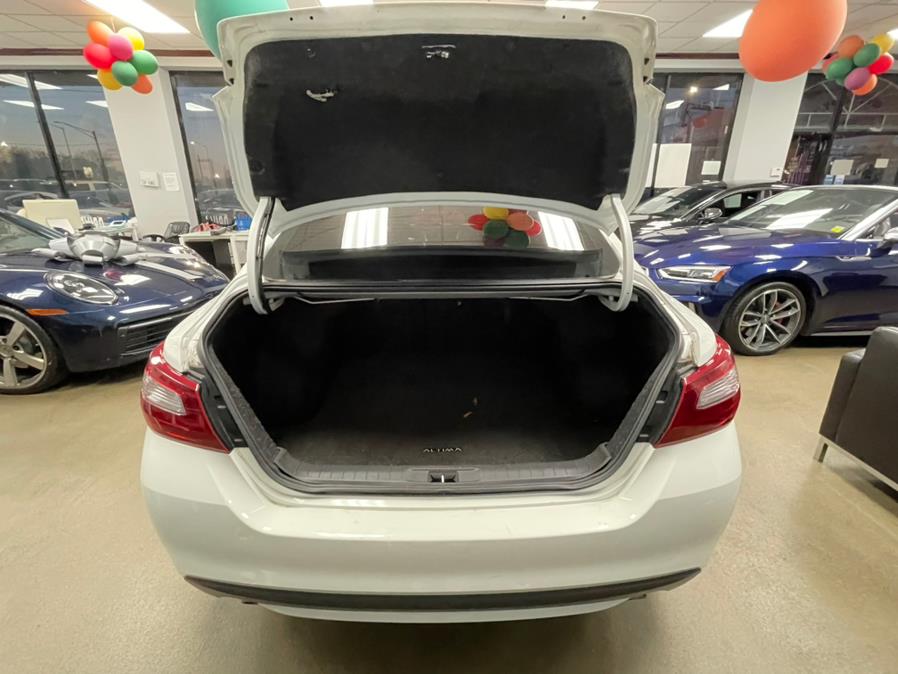 Used Nissan Altima 2.5 SV Sedan 2018 | 5 Towns Drive. Inwood, New York Used Nissan Altima 2.5 SV Sedan 2018 | 5 Towns Drive. Inwood, New York