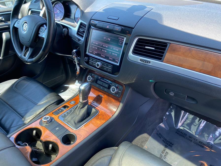 Used Volkswagen Touareg 4dr 3.6L Sport 2014 | Lava Motors 2 Inc. Canton, Connecticut Used Volkswagen Touareg 4dr 3.6L Sport 2014 | Lava Motors 2 Inc. Canton, Connecticut