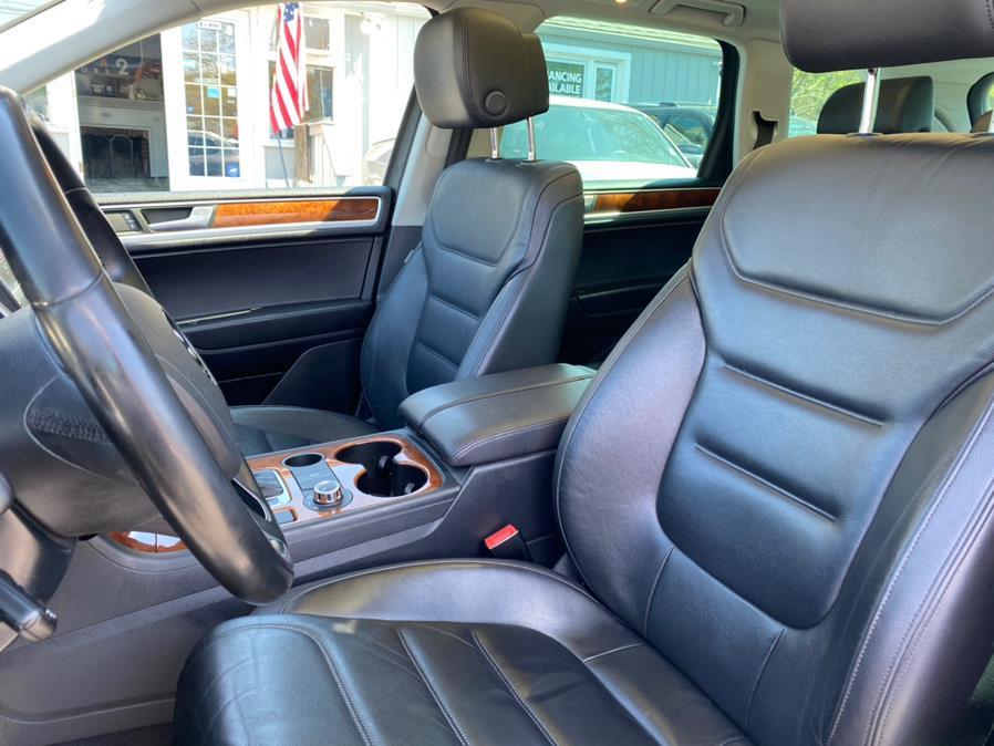 Used Volkswagen Touareg 4dr 3.6L Sport 2014 | Lava Motors 2 Inc. Canton, Connecticut Used Volkswagen Touareg 4dr 3.6L Sport 2014 | Lava Motors 2 Inc. Canton, Connecticut