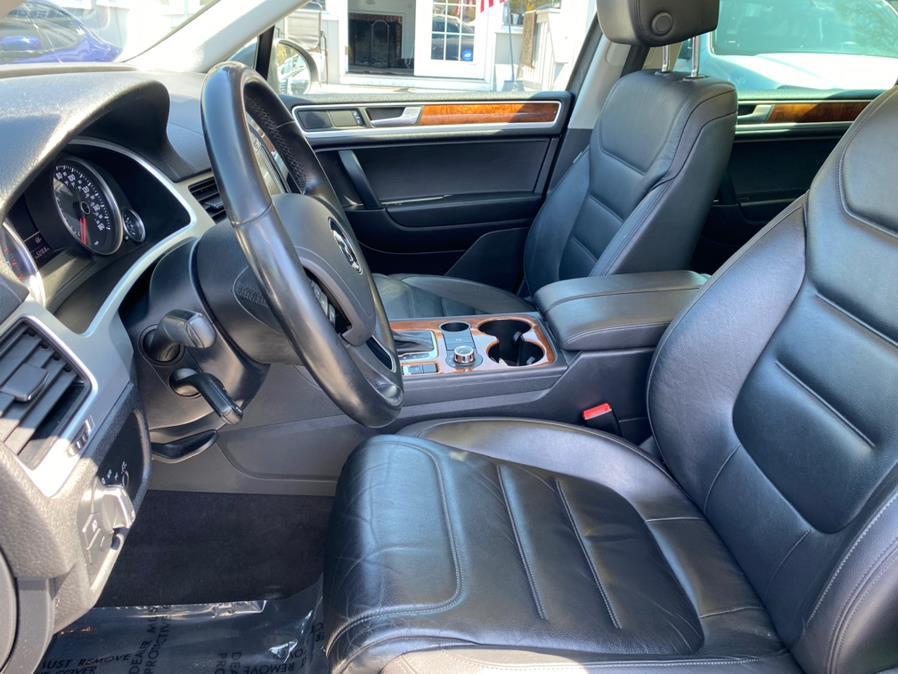 Used Volkswagen Touareg 4dr 3.6L Sport 2014 | Lava Motors 2 Inc. Canton, Connecticut Used Volkswagen Touareg 4dr 3.6L Sport 2014 | Lava Motors 2 Inc. Canton, Connecticut