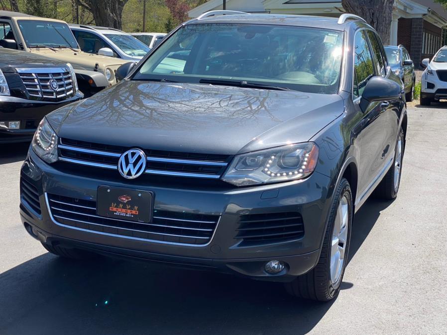 Used Volkswagen Touareg 4dr 3.6L Sport 2014 | Lava Motors 2 Inc. Canton, Connecticut Used Volkswagen Touareg 4dr 3.6L Sport 2014 | Lava Motors 2 Inc. Canton, Connecticut