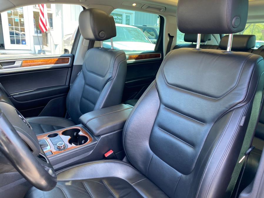 Used Volkswagen Touareg 4dr 3.6L Sport 2014 | Lava Motors 2 Inc. Canton, Connecticut Used Volkswagen Touareg 4dr 3.6L Sport 2014 | Lava Motors 2 Inc. Canton, Connecticut