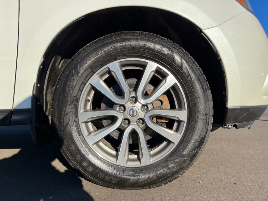 Used Nissan Pathfinder 4WD 4dr SV 2015 | Marsh Auto Sales LLC. Ortonville, Michigan Used Nissan Pathfinder 4WD 4dr SV 2015 | Marsh Auto Sales LLC. Ortonville, Michigan