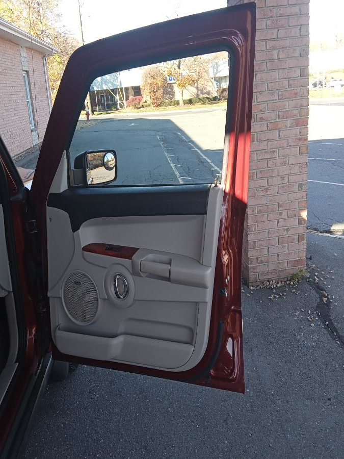 2007 Jeep Commander 4WD 4dr Limited, available for sale in New Britain, Connecticut | Supreme Automotive. New Britain, Connecticut 2007 Jeep Commander 4WD 4dr Limited, available for sale in New Britain, Connecticut | Supreme Automotive. New Britain, Connecticut