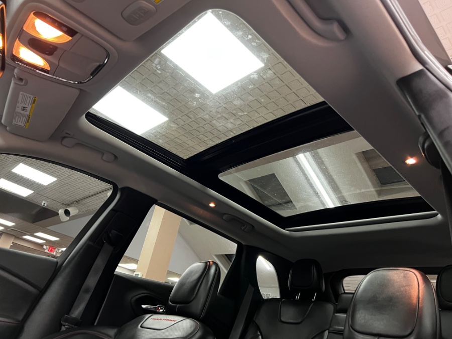Used Jeep Cherokee Trailhawk Elite 4x4 2019 | Power Motors East. Massapequa Park, New York Used Jeep Cherokee Trailhawk Elite 4x4 2019 | Power Motors East. Massapequa Park, New York