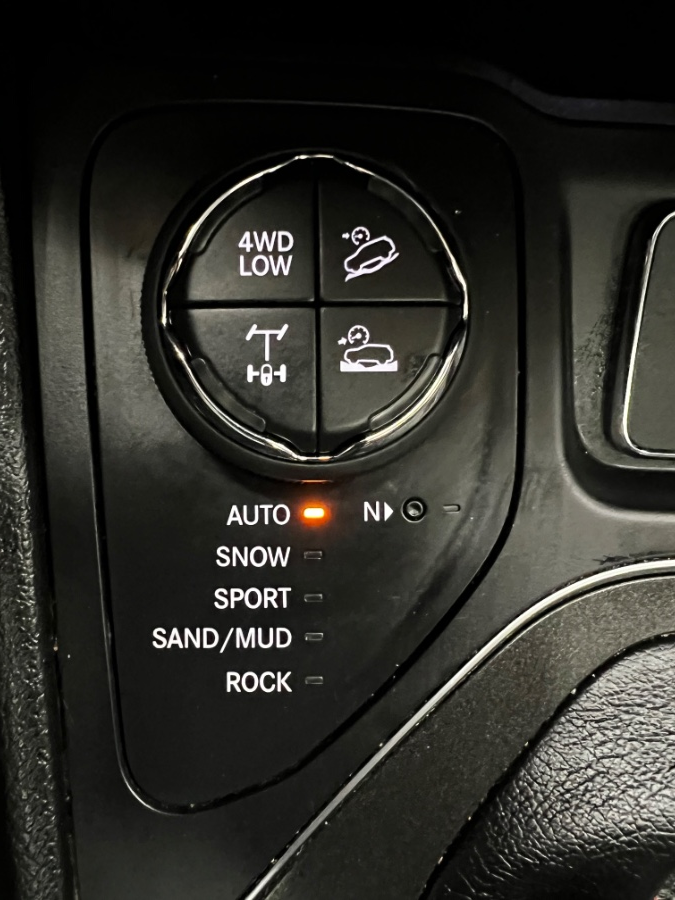 Used Jeep Cherokee Trailhawk Elite 4x4 2019 | Power Motors East. Massapequa Park, New York Used Jeep Cherokee Trailhawk Elite 4x4 2019 | Power Motors East. Massapequa Park, New York