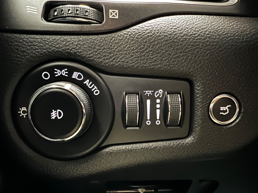 Used Jeep Cherokee Trailhawk Elite 4x4 2019 | Power Motors East. Massapequa Park, New York Used Jeep Cherokee Trailhawk Elite 4x4 2019 | Power Motors East. Massapequa Park, New York