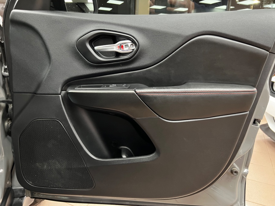 Used Jeep Cherokee Trailhawk Elite 4x4 2019 | Power Motors East. Massapequa Park, New York Used Jeep Cherokee Trailhawk Elite 4x4 2019 | Power Motors East. Massapequa Park, New York
