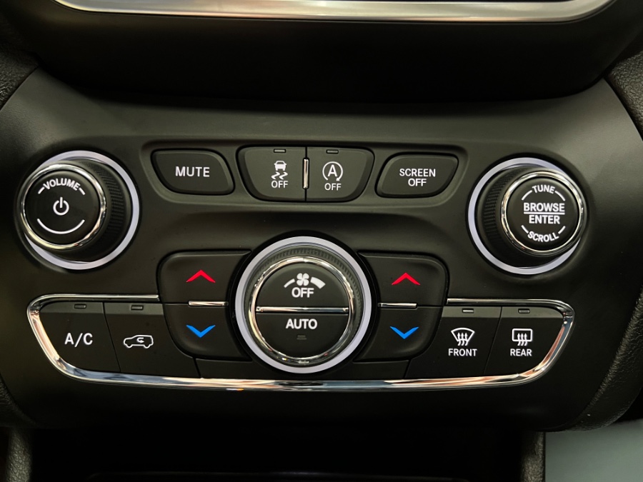 Used Jeep Cherokee Trailhawk Elite 4x4 2019 | Power Motors East. Massapequa Park, New York Used Jeep Cherokee Trailhawk Elite 4x4 2019 | Power Motors East. Massapequa Park, New York