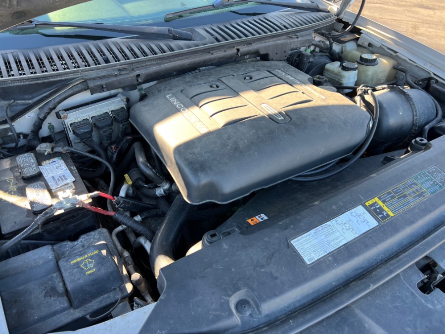 Used Lincoln Navigator 4dr 4WD Luxury 2004 | Marsh Auto Sales LLC. Ortonville, Michigan Used Lincoln Navigator 4dr 4WD Luxury 2004 | Marsh Auto Sales LLC. Ortonville, Michigan
