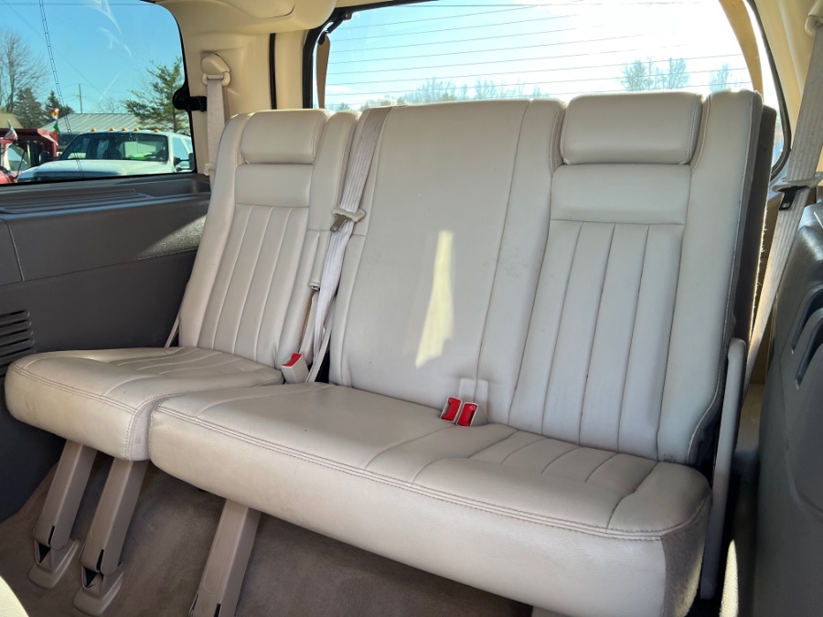 Used Lincoln Navigator 4dr 4WD Luxury 2004 | Marsh Auto Sales LLC. Ortonville, Michigan Used Lincoln Navigator 4dr 4WD Luxury 2004 | Marsh Auto Sales LLC. Ortonville, Michigan