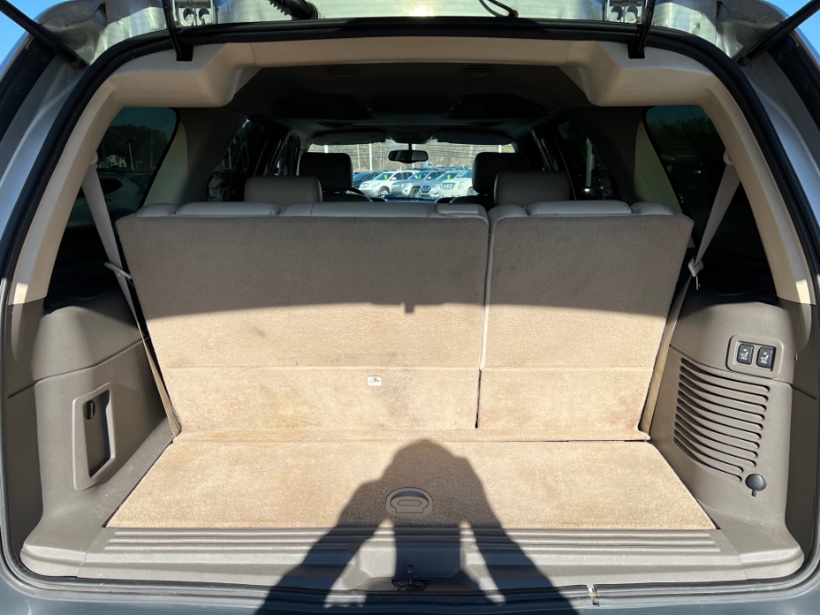Used Lincoln Navigator 4dr 4WD Luxury 2004 | Marsh Auto Sales LLC. Ortonville, Michigan Used Lincoln Navigator 4dr 4WD Luxury 2004 | Marsh Auto Sales LLC. Ortonville, Michigan