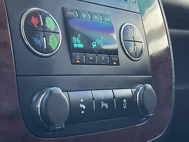 Used Chevrolet Suburban 2500 LT 2013 | Blasius Federal Road. Brookfield, Connecticut Used Chevrolet Suburban 2500 LT 2013 | Blasius Federal Road. Brookfield, Connecticut