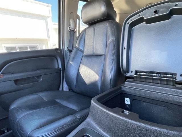 Used Chevrolet Suburban 2500 LT 2013 | Blasius Federal Road. Brookfield, Connecticut Used Chevrolet Suburban 2500 LT 2013 | Blasius Federal Road. Brookfield, Connecticut