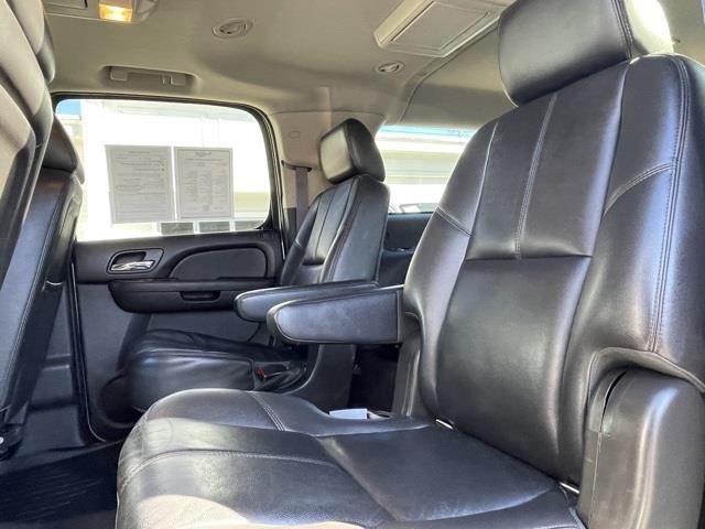 Used Chevrolet Suburban 2500 LT 2013 | Blasius Federal Road. Brookfield, Connecticut Used Chevrolet Suburban 2500 LT 2013 | Blasius Federal Road. Brookfield, Connecticut
