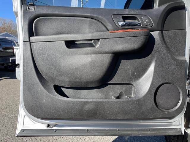 Used Chevrolet Suburban 2500 LT 2013 | Blasius Federal Road. Brookfield, Connecticut Used Chevrolet Suburban 2500 LT 2013 | Blasius Federal Road. Brookfield, Connecticut