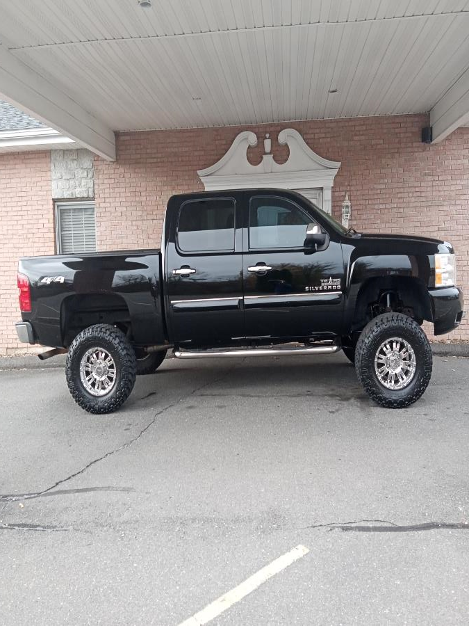 Used Chevrolet Silverado 1500 4WD Crew Cab 143.5" LT 2011 | Supreme Automotive. New Britain, Connecticut Used Chevrolet Silverado 1500 4WD Crew Cab 143.5" LT 2011 | Supreme Automotive. New Britain, Connecticut