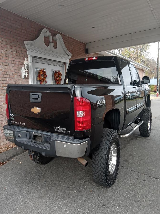 Used Chevrolet Silverado 1500 4WD Crew Cab 143.5" LT 2011 | Supreme Automotive. New Britain, Connecticut Used Chevrolet Silverado 1500 4WD Crew Cab 143.5" LT 2011 | Supreme Automotive. New Britain, Connecticut