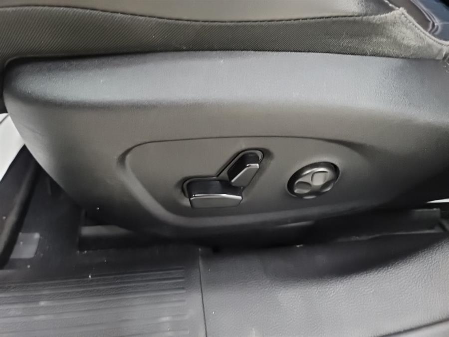 2015 Chrysler 200 4dr Sdn S AWD, available for sale in West Haven, Connecticut | Auto Fair Inc.. West Haven, Connecticut 2015 Chrysler 200 4dr Sdn S AWD, available for sale in West Haven, Connecticut | Auto Fair Inc.. West Haven, Connecticut