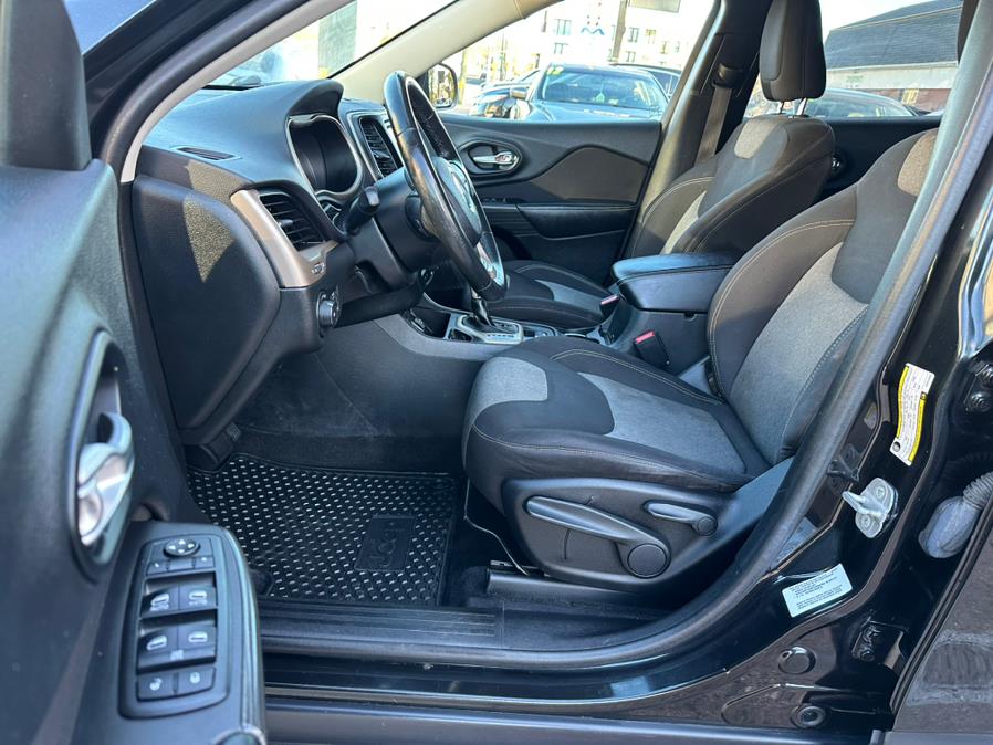 2014 Jeep Cherokee FWD 4dr Altitude, available for sale in Manchester, Connecticut | Carsonmain LLC. Manchester, Connecticut 2014 Jeep Cherokee FWD 4dr Altitude, available for sale in Manchester, Connecticut | Carsonmain LLC. Manchester, Connecticut