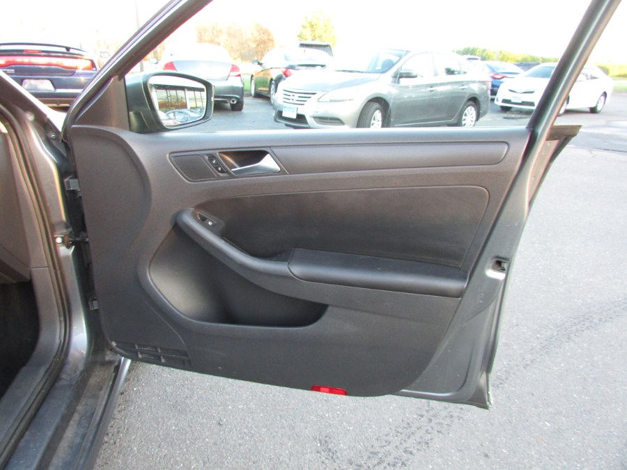 2011 Volkswagen Jetta Sedan 4dr Auto SE PZEV, available for sale in East Windsor, Connecticut | United Auto Sales of E Windsor, Inc. East Windsor, Connecticut 2011 Volkswagen Jetta Sedan 4dr Auto SE PZEV, available for sale in East Windsor, Connecticut | United Auto Sales of E Windsor, Inc. East Windsor, Connecticut