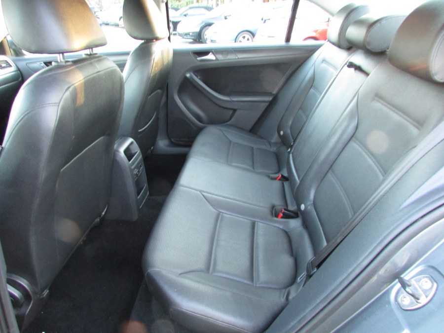 2011 Volkswagen Jetta Sedan 4dr Auto SE PZEV, available for sale in East Windsor, Connecticut | United Auto Sales of E Windsor, Inc. East Windsor, Connecticut 2011 Volkswagen Jetta Sedan 4dr Auto SE PZEV, available for sale in East Windsor, Connecticut | United Auto Sales of E Windsor, Inc. East Windsor, Connecticut